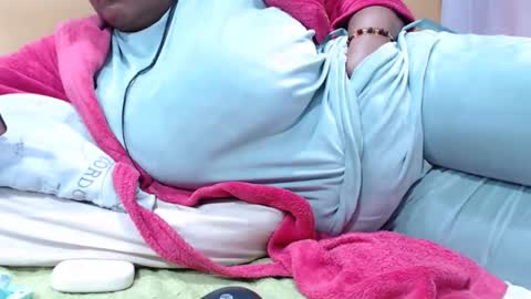 gianttitts online show from April 21, 2026, 7:17 pm