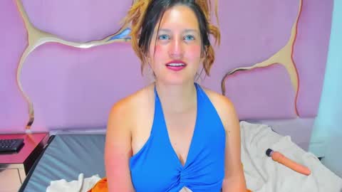 GiaRoussel online show from January 3, 2025, 8:01 pm