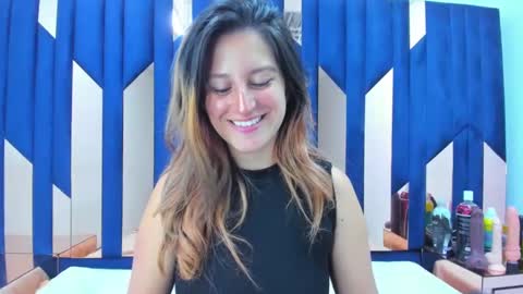 GiaRoussel online show from January 5, 2025, 2:19 pm