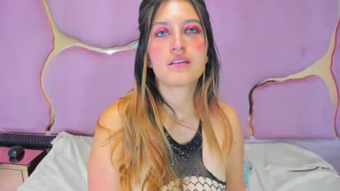 GiaRoussel online show from January 9, 2025, 5:00 pm