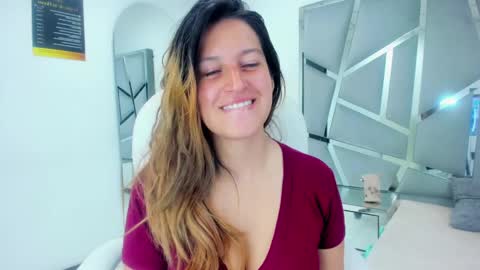 GiaRoussel online show from January 10, 2025, 2:55 pm