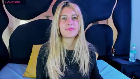 GiaRoussel online show from February 12, 2026, 4:02 pm