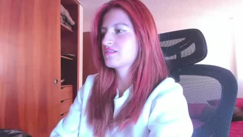 GiaRoussel online show from April 21, 2026, 2:23 pm