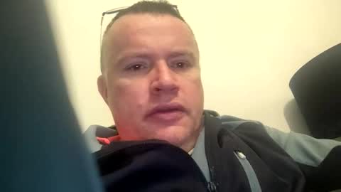 Snapshot of giddyup2222222 chatting on December 18, 2025, 10:32 am giddyup2222222 online show from December 18, 2025, 10:32 am