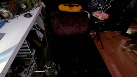 Giggles online show from December 12, 2024, 3:48 pm