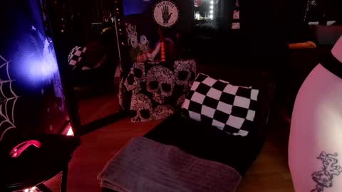 Giggles online show from December 29, 2024, 6:49 pm