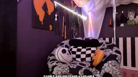 Giggles online show from February 20, 2026, 4:18 pm