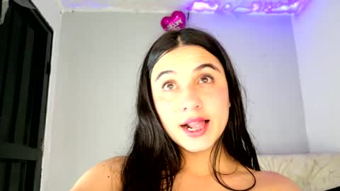 Gigi online show from April 21, 2026, 1:42 am