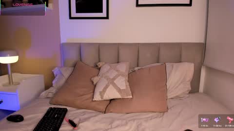 GIGI online show from September 9, 2025, 4:34 am