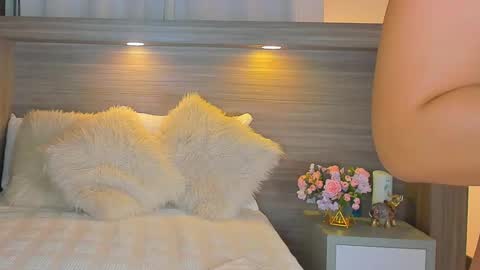 gigi wilden online show from November 22, 2025, 1:54 pm