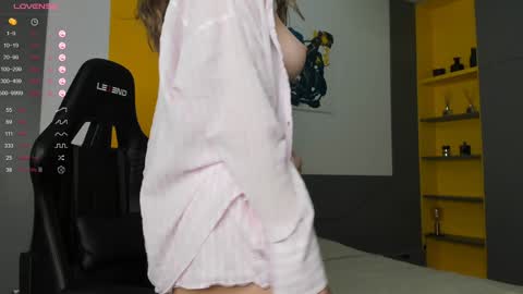 gigihadd online show from December 4, 2024, 10:57 am