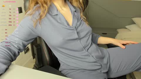 gigihadd online show from January 23, 2025, 2:50 pm