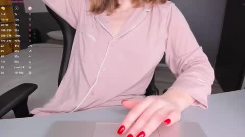 gigihadd online show from March 8, 2026, 6:44 pm