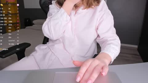 gigihadd online show from April 20, 2026, 3:15 pm