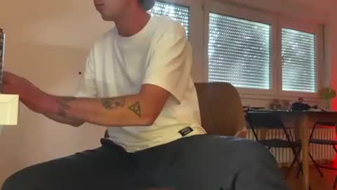 Sebastian online show from September 27, 2025, 8:19 am