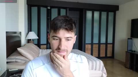 gilbertogonzales online show from November 24, 2025, 3:17 am