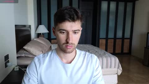 gilbertogonzales online show from November 25, 2025, 1:49 am