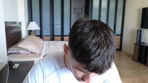 gilbertogonzales online show from December 14, 2025, 4:07 am