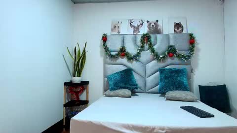 gimenalyam_t online show from November 22, 2025, 12:26 pm