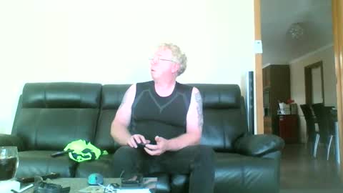 gimmmieoooo online show from January 7, 2025, 5:43 am