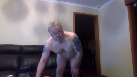 gimmmieoooo online show from October 9, 2025, 8:56 am