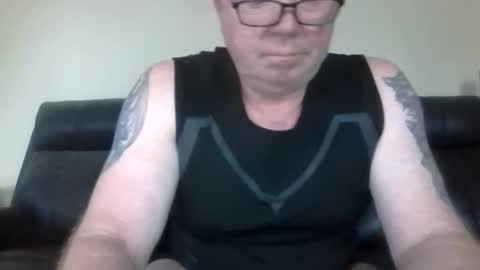 Snapshot of gimmmieoooo chatting on April 6, 2026, 1:03 am gimmmieoooo online show from April 6, 2026, 1:03 am