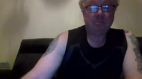 Snapshot of gimmmieoooo chatting on April 9, 2026, 7:36 am gimmmieoooo online show from April 9, 2026, 7:36 am