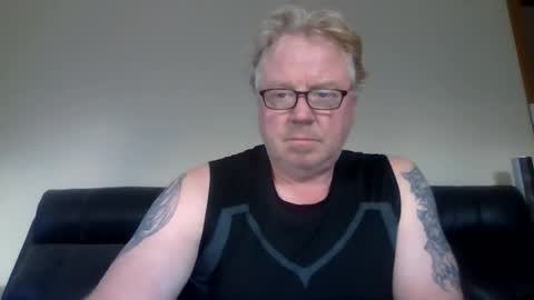 Snapshot of gimmmieoooo chatting on April 10, 2026, 7:02 am gimmmieoooo online show from April 10, 2026, 7:02 am