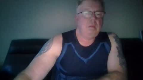 Snapshot of gimmmieoooo chatting on April 17, 2026, 7:33 am gimmmieoooo online show from April 17, 2026, 7:33 am