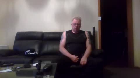 Snapshot of gimmmieoooo chatting on April 19, 2026, 8:02 am gimmmieoooo online show from April 19, 2026, 8:02 am
