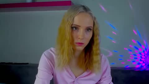 Gina online show from December 22, 2025, 11:07 am