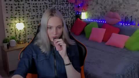 Snapshot of gina_lovelyy chatting on May 10, 2026, 1:11 am Gina online show from May 10, 2026, 1:11 am