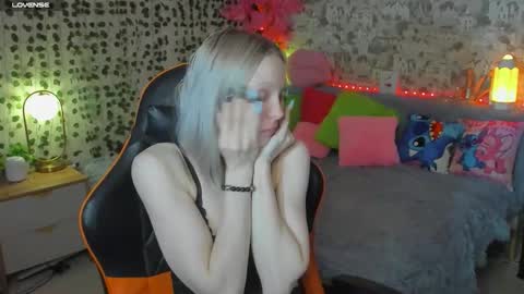 Snapshot of gina_lovelyy chatting on May 14, 2026, 1:23 am Gina online show from May 14, 2026, 1:23 am