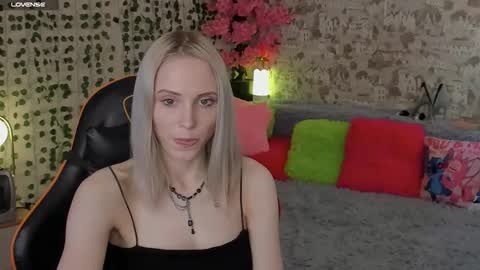 Snapshot of gina_lovelyy chatting on May 22, 2026, 1:35 am Gina online show from May 22, 2026, 1:35 am