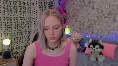 Snapshot of gina_lovelyy chatting on June 9, 2026, 12:55 am Gina online show from June 9, 2026, 12:55 am