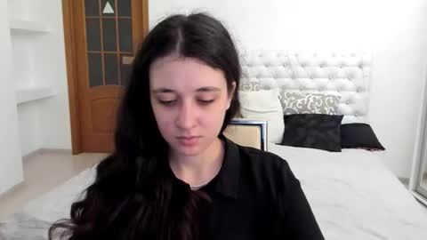 Kate online show from September 18, 2025, 9:44 am