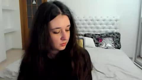 Kate online show from October 18, 2025, 8:48 am