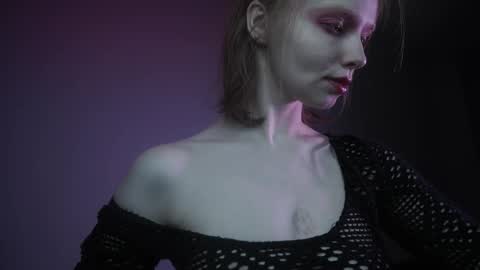        im expecting 350 thumbs up on my altar   online show from October 21, 2025, 10:10 pm