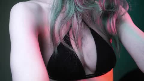        im expecting 350 thumbs up on my altar   online show from April 21, 2026, 1:42 am