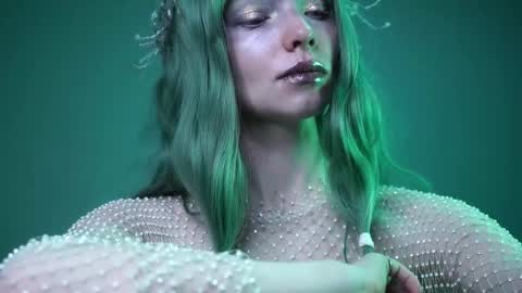        im expecting 350 thumbs up on my altar   online show from April 22, 2026, 10:11 pm