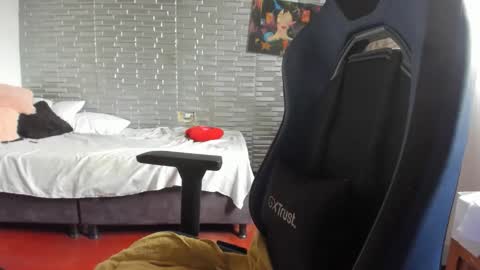 Ginger online show from April 24, 2026, 9:39 pm