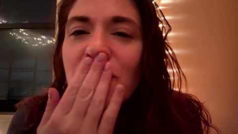 gingerlynx online show from December 3, 2025, 4:42 am