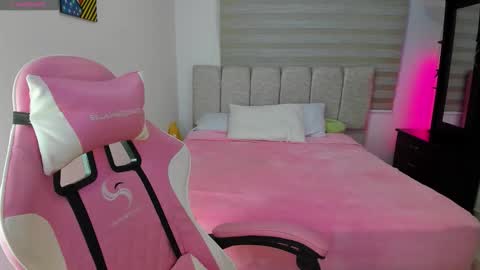 Snapshot of gingersophie_ chatting on February 17, 2026, 3:25 am Sophie online show from February 17, 2026, 3:25 am