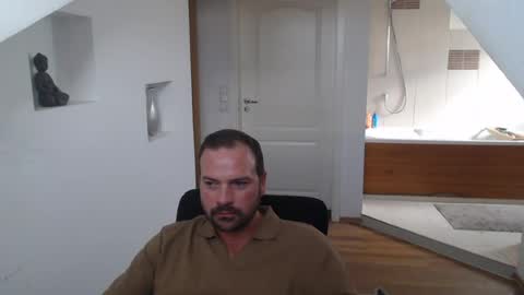 gintonik89 online show from July 25, 2026, 4:26 pm