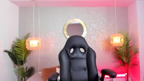 Gio Carangi online show from April 7, 2026, 2:56 am