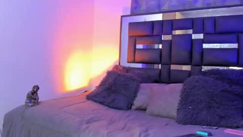 gio_gray online show from October 2, 2025, 7:37 am