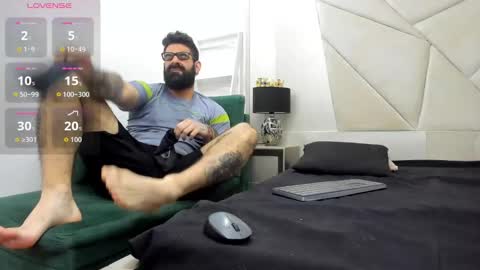 gio_lorenz online show from October 7, 2025, 1:19 pm