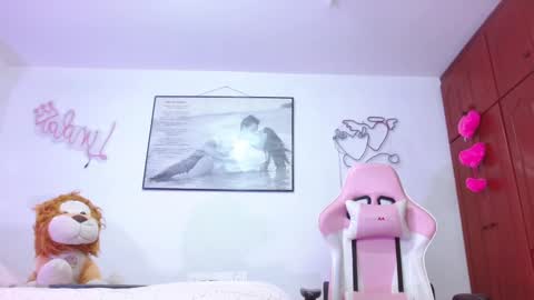 giorgina_montiere online show from February 19, 2026, 11:34 pm