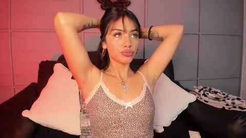 Giovanna  online show from January 17, 2025, 5:21 am