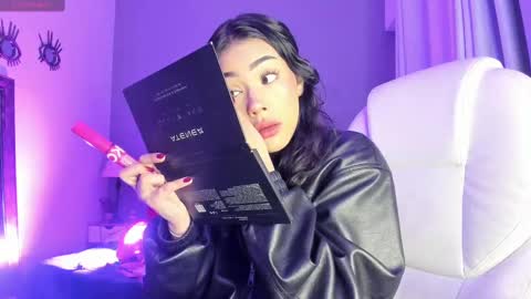 Giovanna  online show from October 9, 2025, 5:27 am